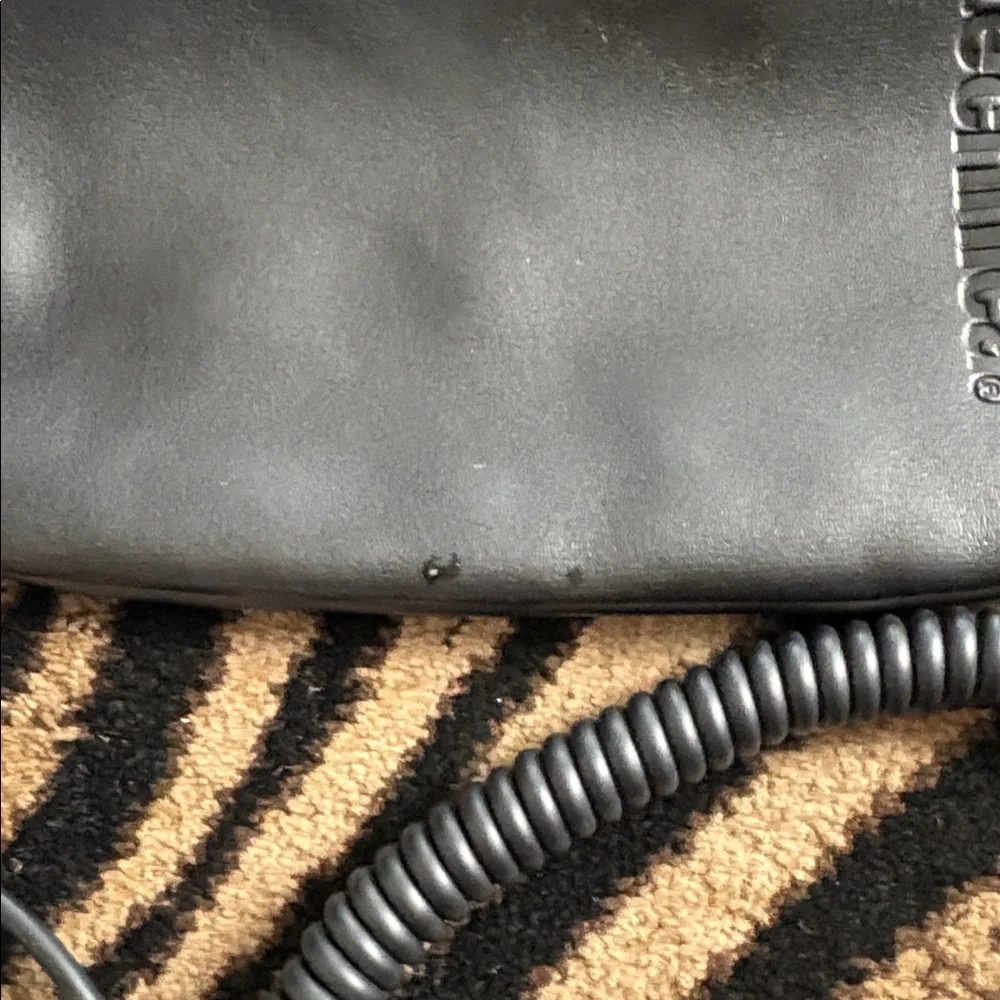 Audio Technica Over-Ear Black Headphones - ATH-M40x - Picture 3 of 4